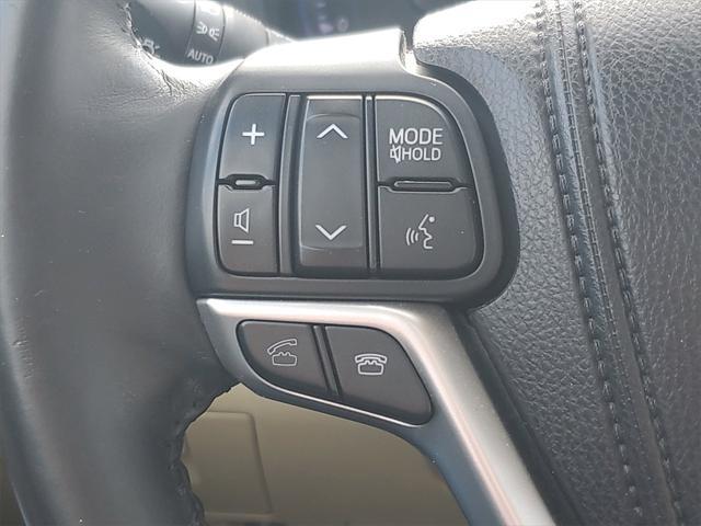used 2014 Toyota Highlander car, priced at $15,950