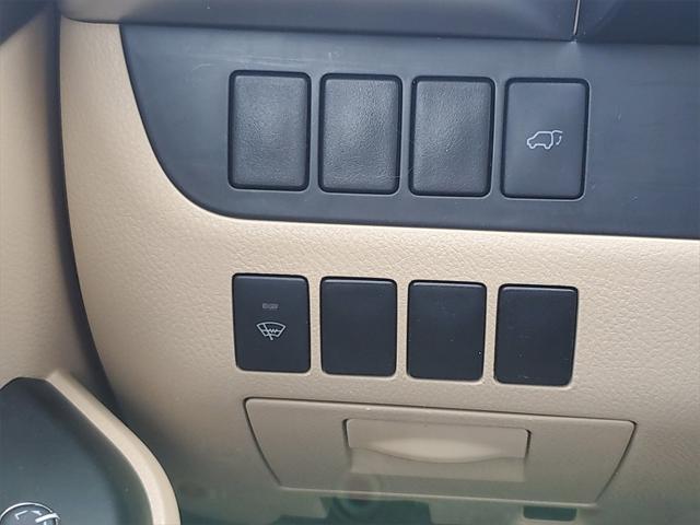 used 2014 Toyota Highlander car, priced at $15,950