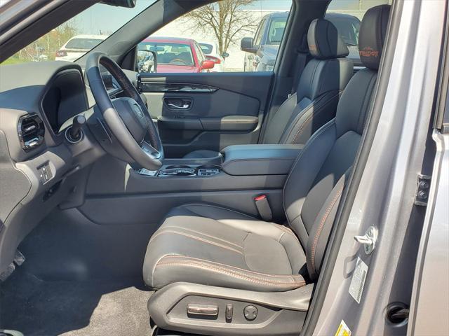 new 2025 Honda Pilot car, priced at $49,975
