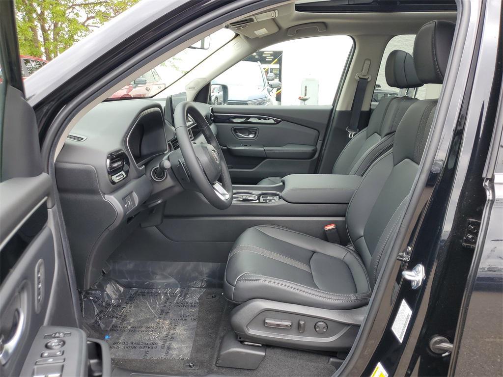 new 2025 Honda Pilot car, priced at $48,331