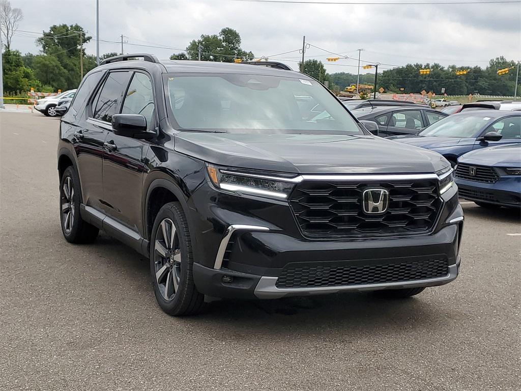 new 2025 Honda Pilot car, priced at $48,331