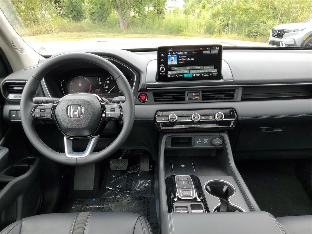 new 2025 Honda Pilot car, priced at $48,331