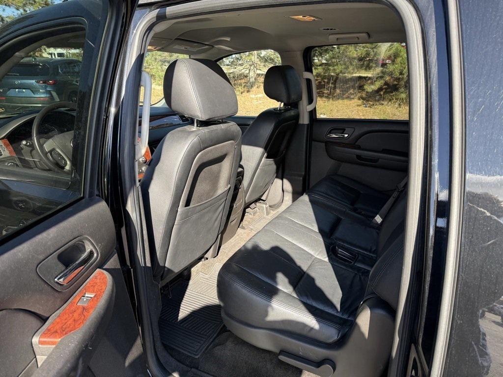 used 2014 Chevrolet Suburban car, priced at $10,995