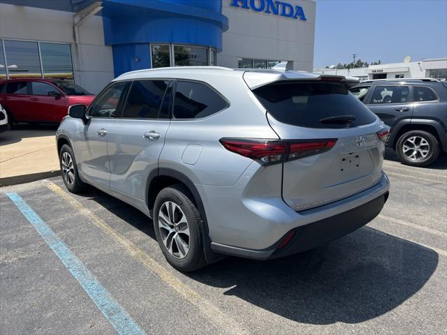 used 2022 Toyota Highlander car, priced at $32,858