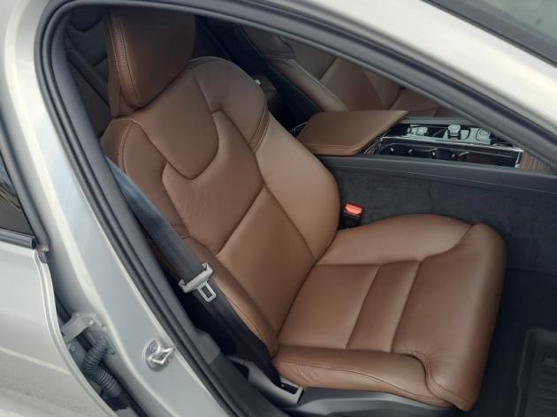 used 2024 Volvo S60 car, priced at $36,059