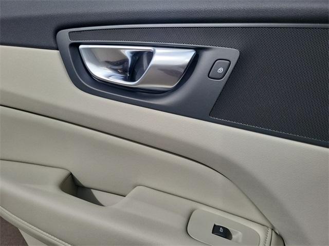new 2025 Volvo XC60 car, priced at $50,890