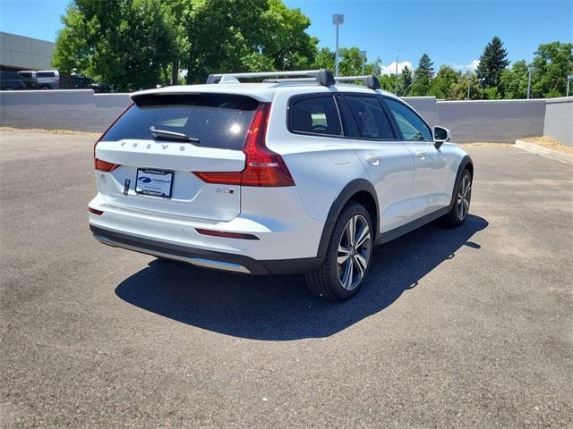 new 2024 Volvo V60 Cross Country car, priced at $54,597