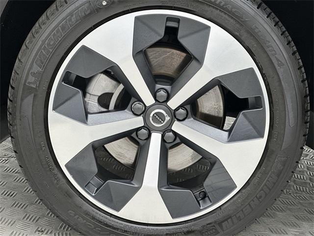 new 2025 Volvo XC40 car, priced at $48,315