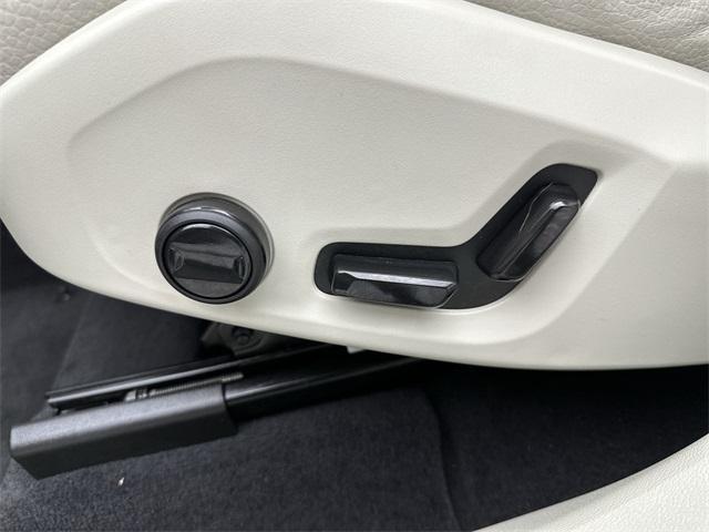 new 2025 Volvo XC60 car, priced at $46,091