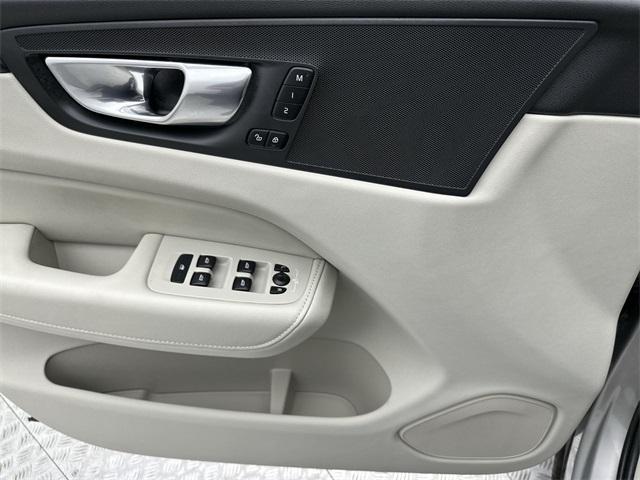 new 2025 Volvo XC60 car, priced at $46,091