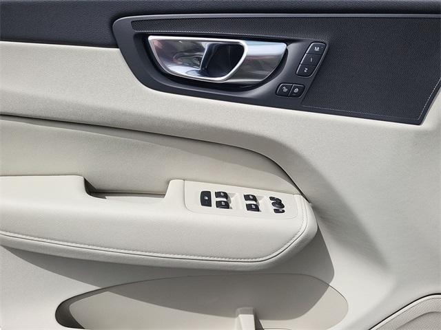 new 2025 Volvo XC60 car, priced at $50,090