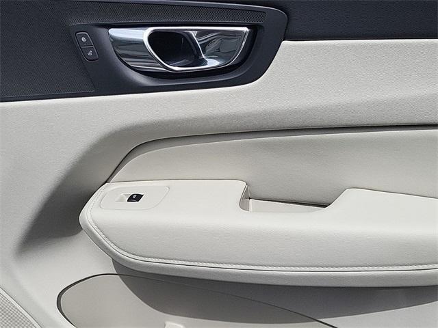 new 2025 Volvo XC60 car, priced at $50,090