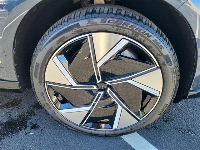 new 2025 Volvo EX90 car, priced at $78,559