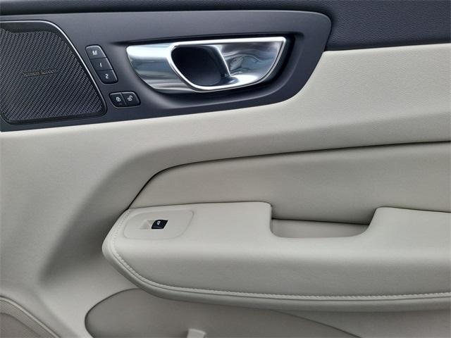 new 2025 Volvo XC60 car, priced at $57,259