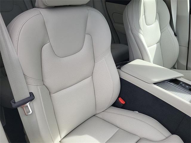 new 2025 Volvo XC60 car, priced at $57,259