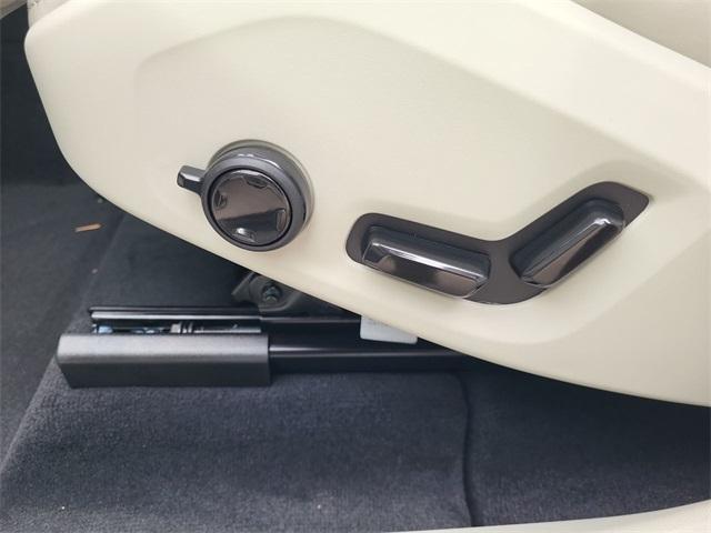 new 2025 Volvo XC60 car, priced at $57,259