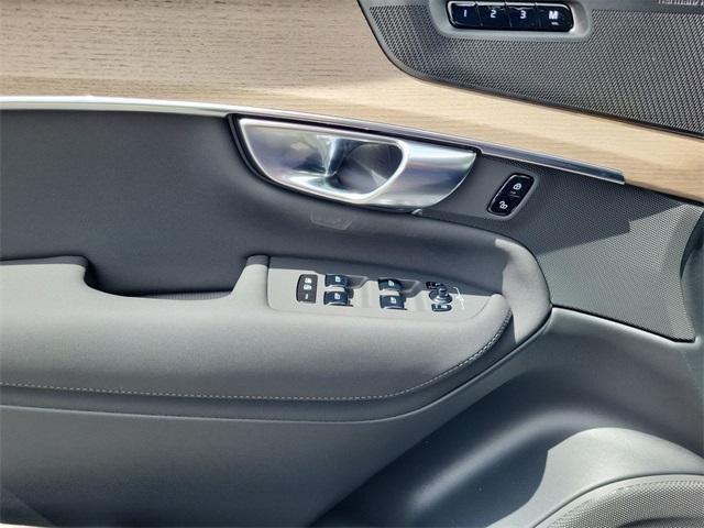new 2025 Volvo XC90 car, priced at $69,120