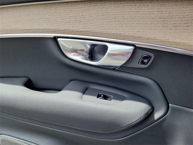 new 2025 Volvo XC90 car, priced at $69,120