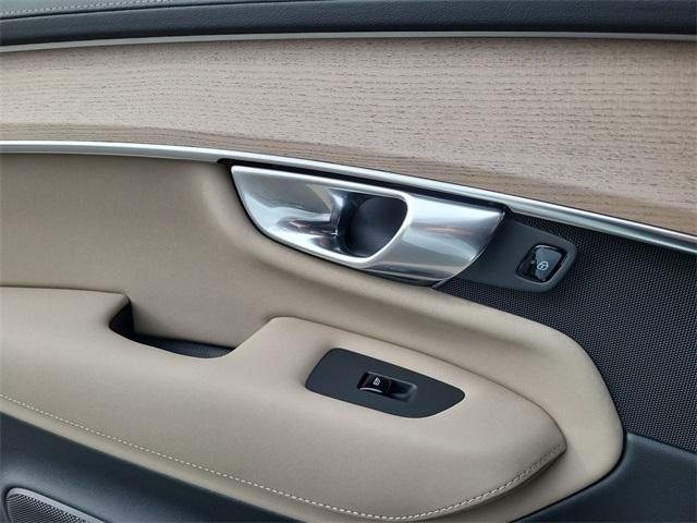 new 2026 Volvo XC90 Plug-In Hybrid car, priced at $80,945