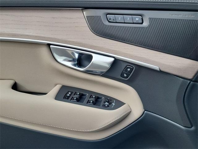 new 2026 Volvo XC90 Plug-In Hybrid car, priced at $80,945