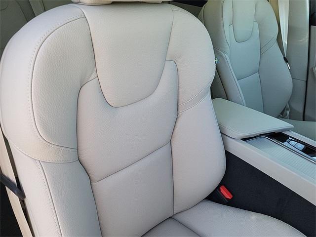new 2025 Volvo XC60 car, priced at $50,315