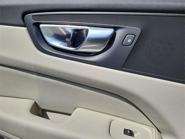 new 2025 Volvo XC60 car, priced at $50,315