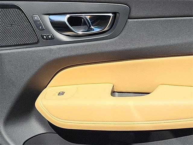 new 2025 Volvo XC60 car
