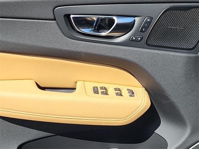 new 2025 Volvo XC60 car