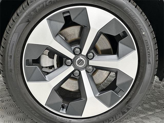 new 2025 Volvo XC40 car, priced at $43,109