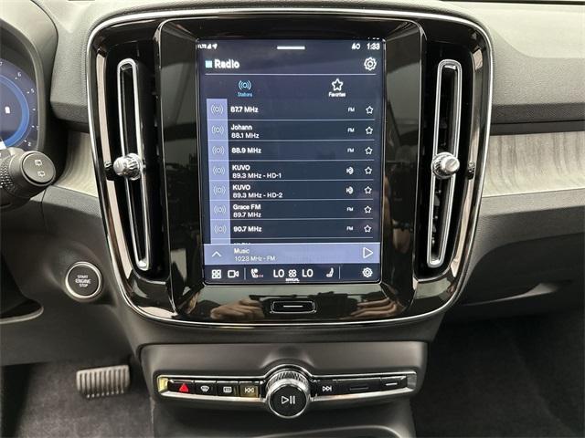 new 2025 Volvo XC40 car, priced at $43,109
