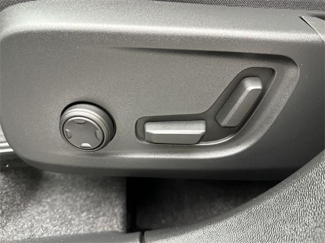 new 2025 Volvo XC40 car, priced at $43,109