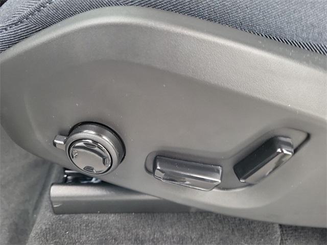 new 2025 Volvo XC90 car, priced at $70,594