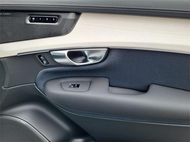new 2025 Volvo XC90 car, priced at $70,594