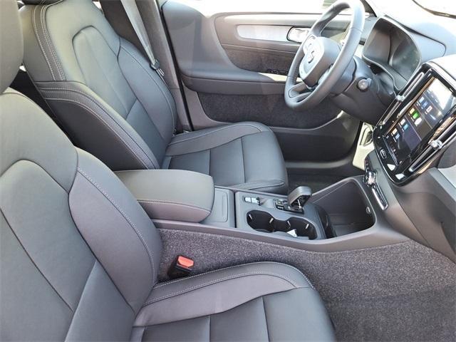 new 2025 Volvo XC40 car, priced at $45,815