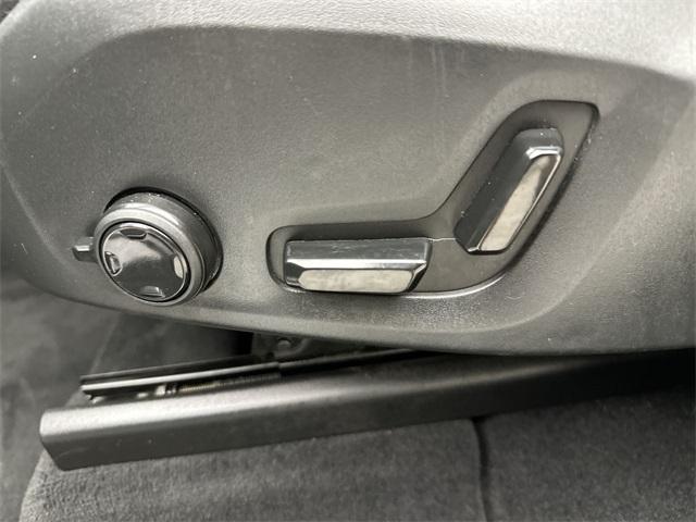 used 2019 Volvo XC60 Recharge Plug-In Hybrid car, priced at $22,559