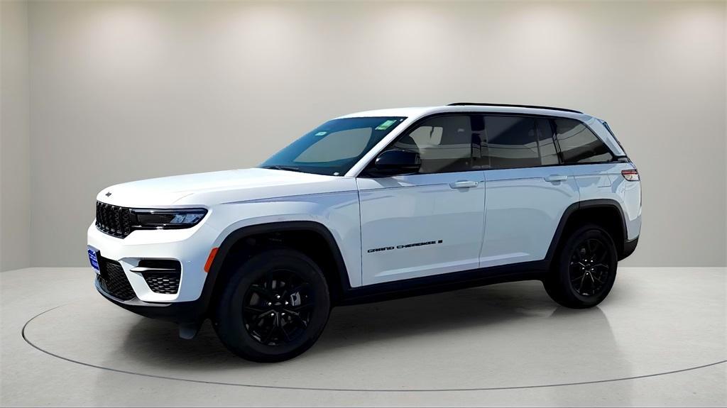 new 2024 Jeep Grand Cherokee car, priced at $37,000