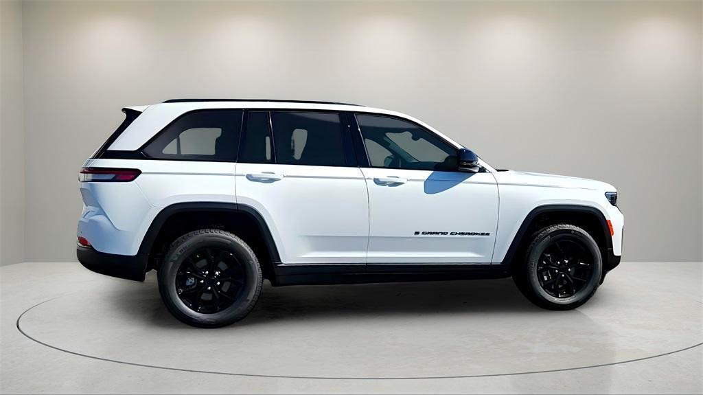 new 2024 Jeep Grand Cherokee car, priced at $37,000