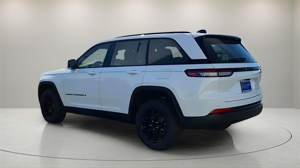 new 2024 Jeep Grand Cherokee car, priced at $37,000