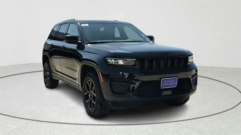 new 2025 Jeep Grand Cherokee car, priced at $45,701
