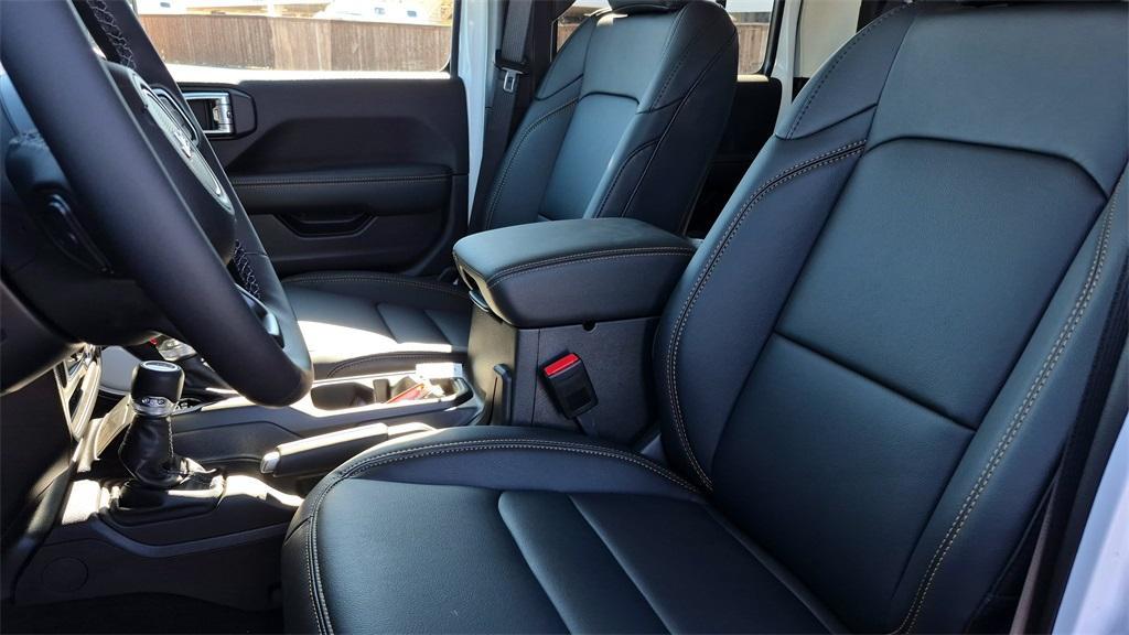 new 2025 Jeep Gladiator car, priced at $44,560