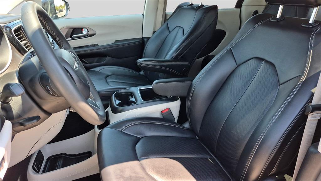used 2024 Chrysler Pacifica car, priced at $28,140