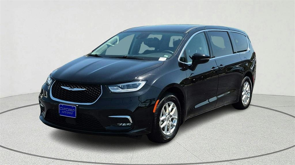 used 2024 Chrysler Pacifica car, priced at $28,140