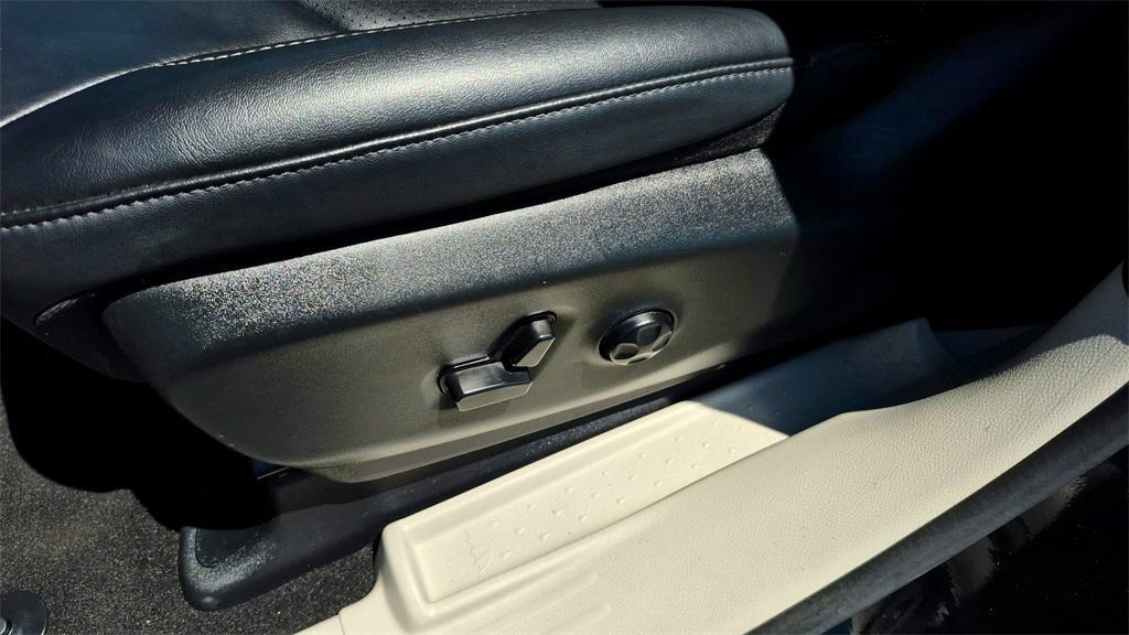 used 2024 Chrysler Pacifica car, priced at $28,140