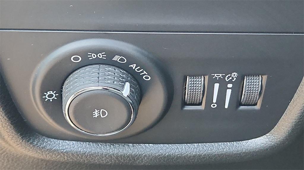 new 2025 Jeep Grand Cherokee car, priced at $40,500