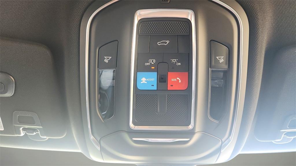 new 2025 Jeep Grand Cherokee car, priced at $43,978