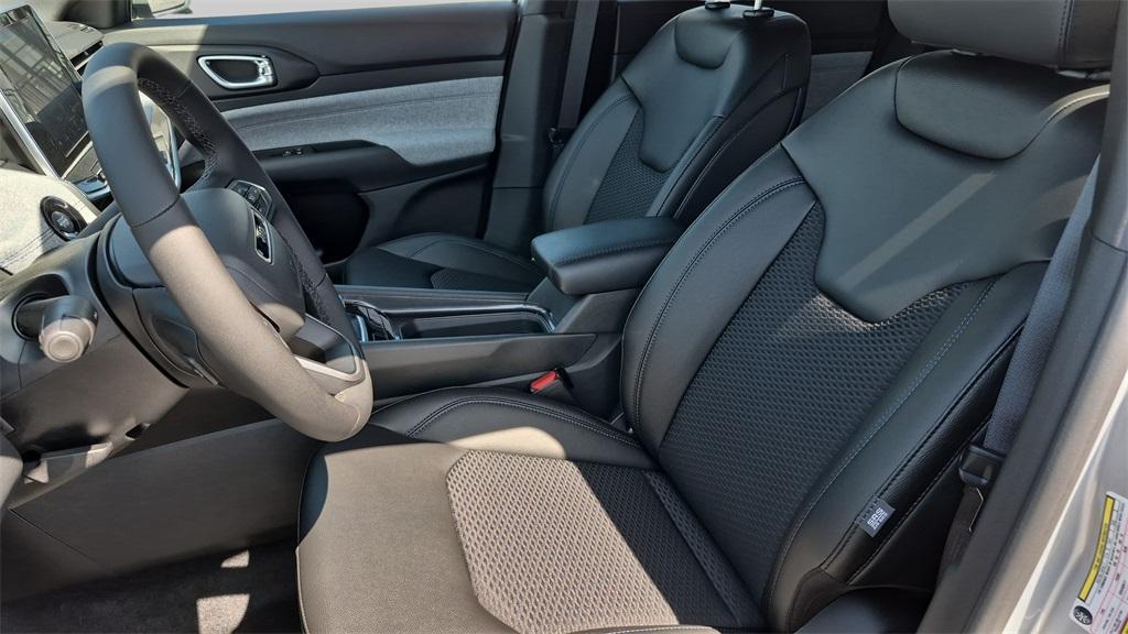 new 2025 Jeep Compass car, priced at $26,500