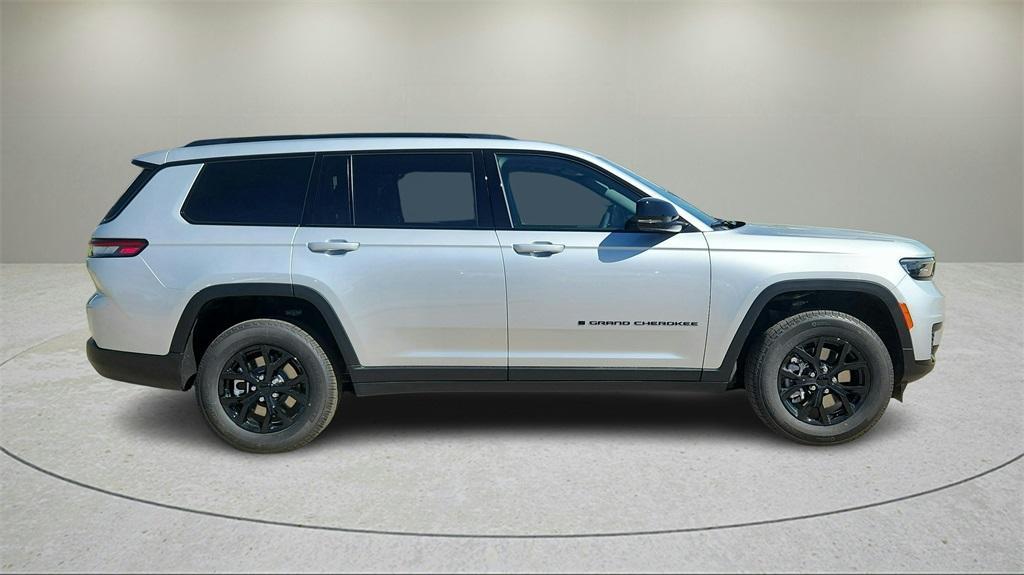 new 2025 Jeep Grand Cherokee L car, priced at $40,000