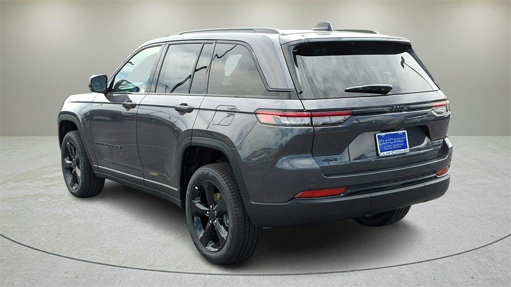 new 2025 Jeep Grand Cherokee car, priced at $42,000