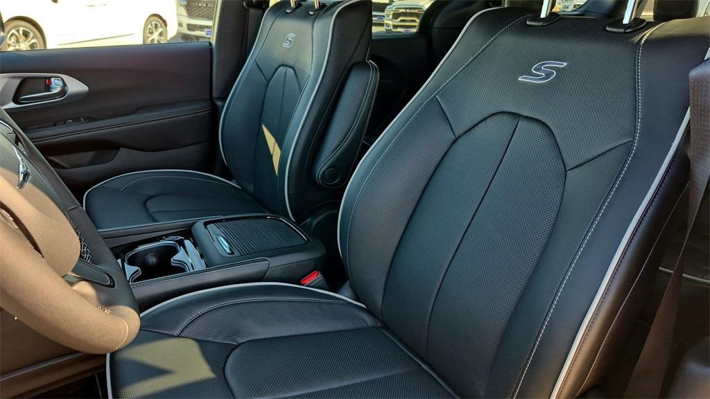 new 2026 Chrysler Pacifica car, priced at $53,075