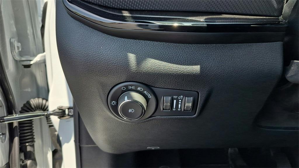 new 2025 Jeep Compass car, priced at $27,000